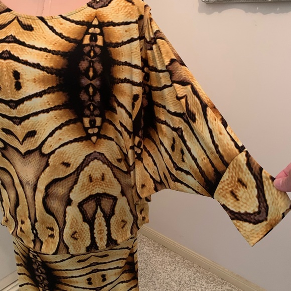 CHARLIE BROWN batwing dress - Picture 8 of 10